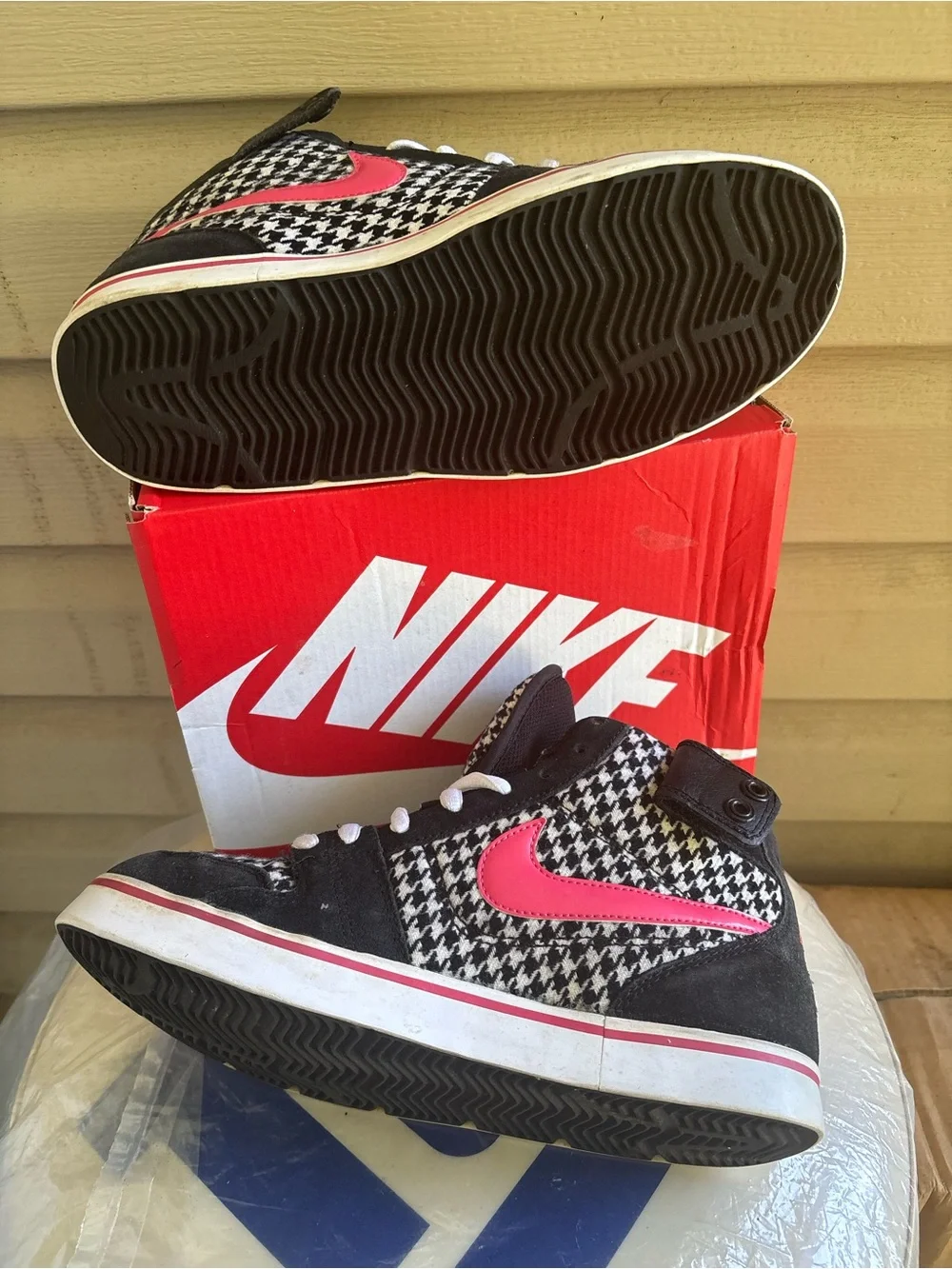 Nike women Houndstooth High-Top Sneakers in Black, White & Pink